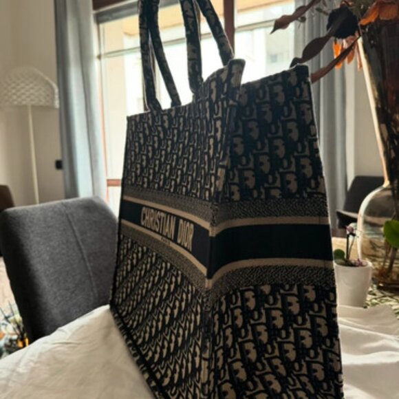 Large Dior Book Tote Ecru and Blue Dior Oblique Embroidery - Picture 4 of 9